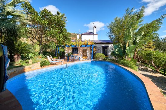 Villa for sale in Los Reales - Sierra Estepona, Estepona