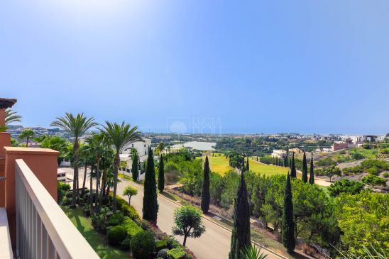 Penthouse for sale in Los Flamingos, Benahavis