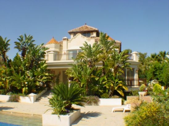 Villa en venta en Las Chapas, Marbella Este, Marbella