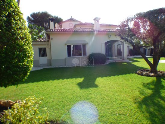 Villa en venta en El Paraiso, Estepona
