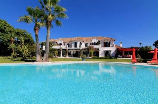 Villa en venta en El Paraiso, Estepona Este, Estepona