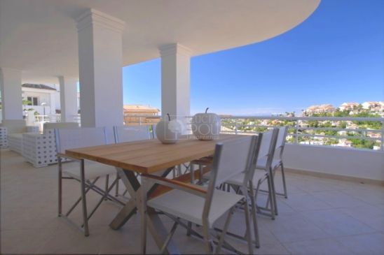 Apartamento en venta en Aloha, Nueva Andalucia, Marbella