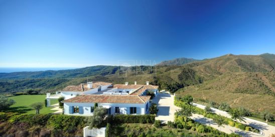 Villa en venta en New Golden Mile, Estepona Este, Estepona