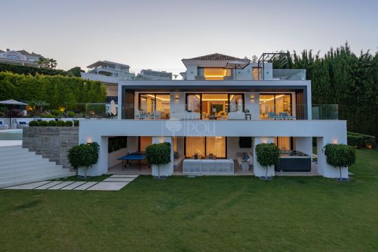 Villa en venta en Nueva Andalucia, Marbella