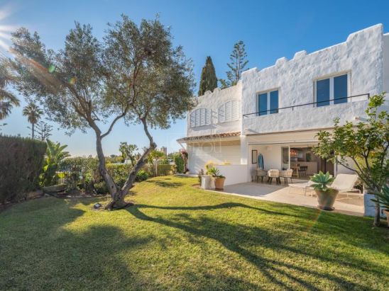 Adosado en venta en Nueva Andalucia, Marbella