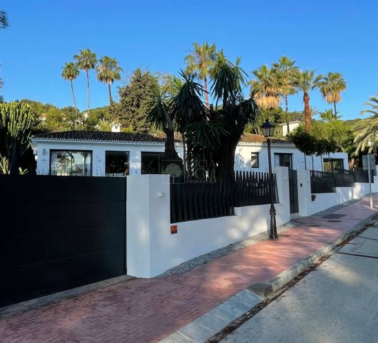 Villa en venta en Nueva Andalucia, Marbella