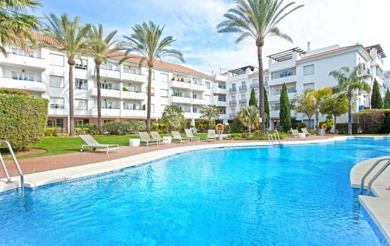 Apartamento en venta en Nueva Andalucia, Marbella