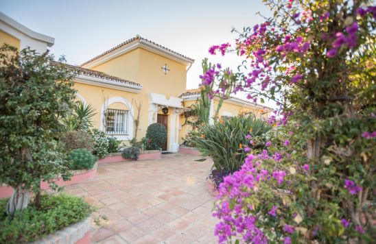 Villa en venta en Nueva Andalucia, Marbella