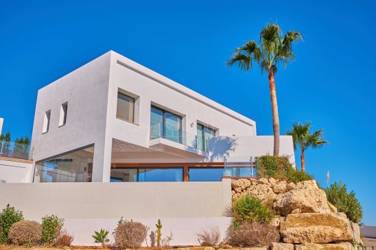 Villa for sale in New Golden Mile, Estepona
