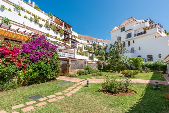 Apartamento en una tranquila urbanización de La Milla de Oro.