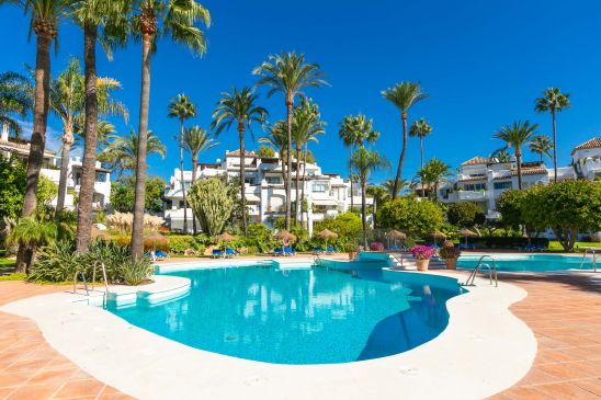 Apartamento en venta en Beach Side New Golden Mile, Estepona