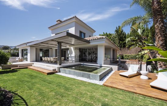 Villa en venta en Nueva Andalucia, Marbella
