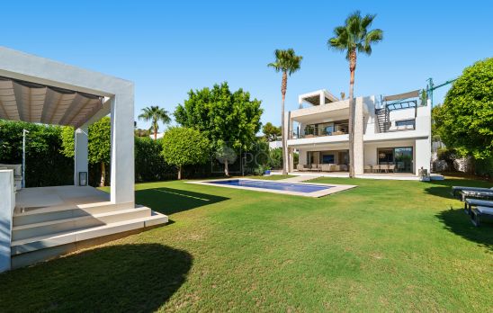 Villa for sale in Nueva Andalucia, Marbella