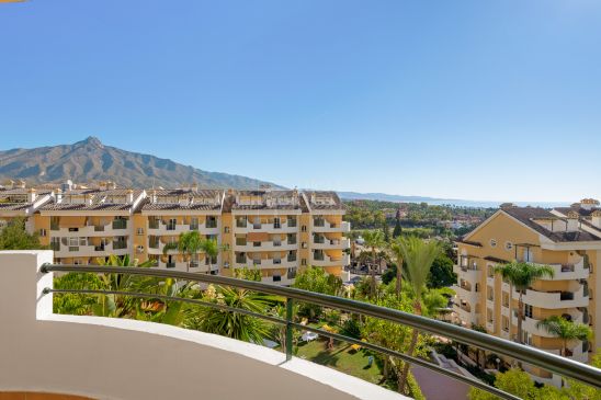 Duplex for sale in Nueva Andalucia, Marbella