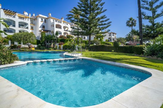 Apartamento reformado de tres dormitorios en Nueva Andalucía