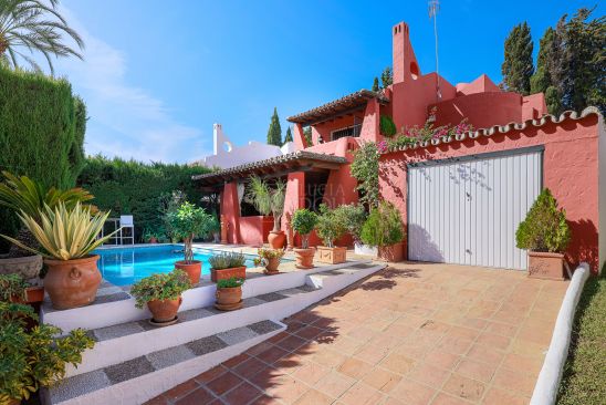 Villa en venta en Nueva Andalucia, Marbella