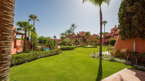 Apartamento en venta en New Golden Mile, Estepona Este, Estepona