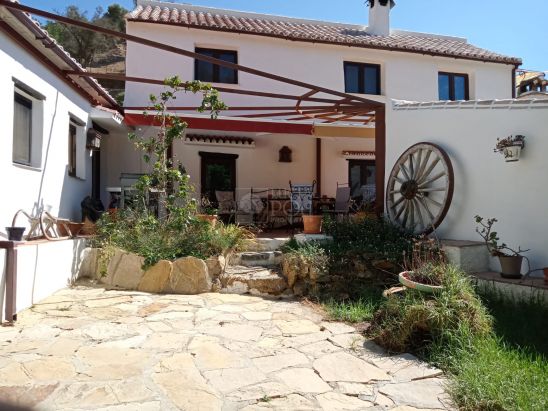 Villa for sale in Casares