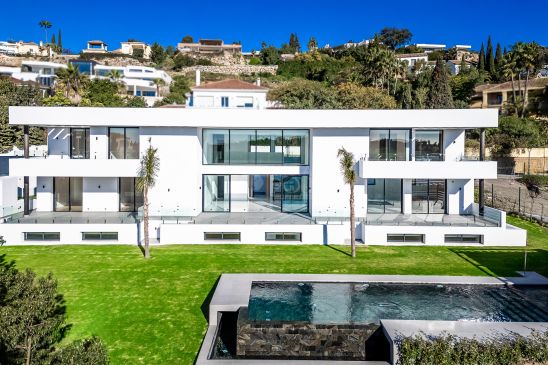 Villa en venta en New Golden Mile, Estepona Este, Estepona
