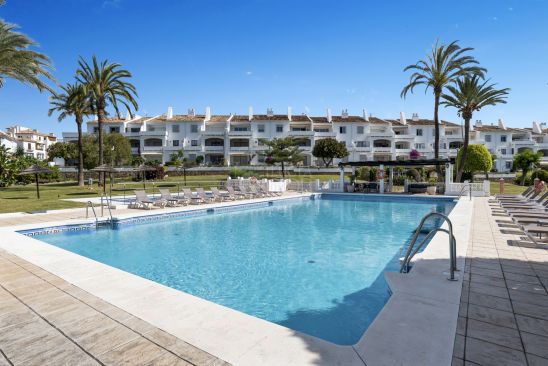 Apartamento en planta baja con vistas al mar.