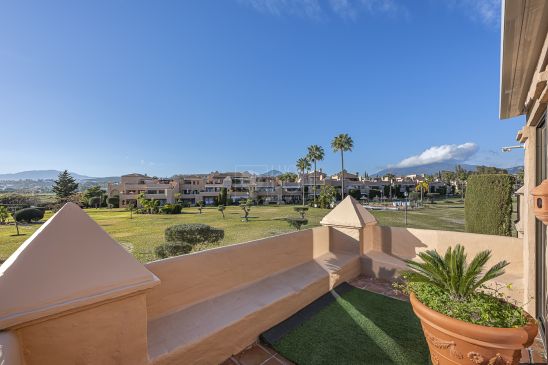 Ático de tres dormitorios con amplia terraza privada en New Golden Mile