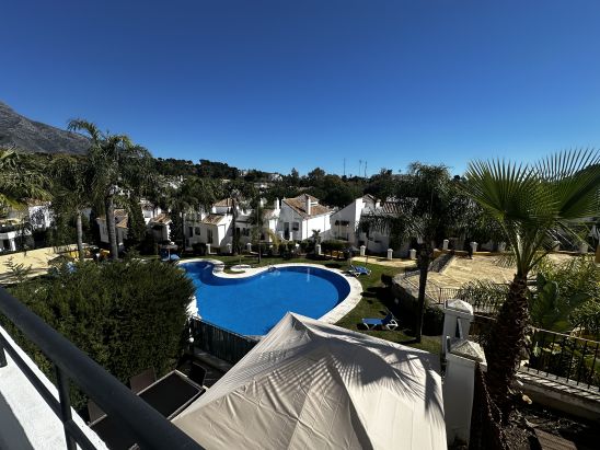 Apartamento en venta en Nueva Andalucia, Marbella