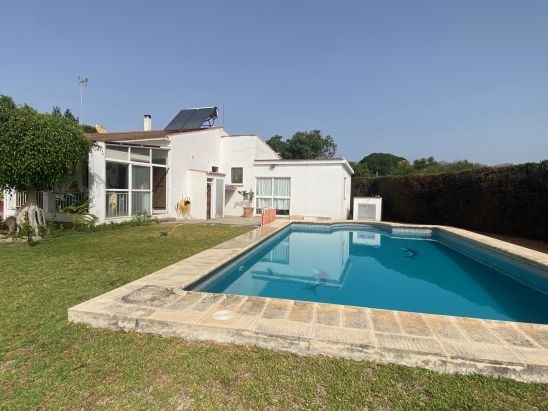 Villa con piscina privada en Nueva Milla de Oro
