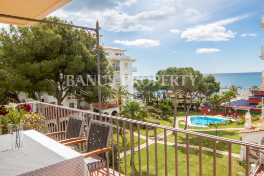 Marbella - Puerto Banus, 2 bedroom 3rd floor apartment with fantastic sea views for sale in Andalucia del Mar, Puerto Banús