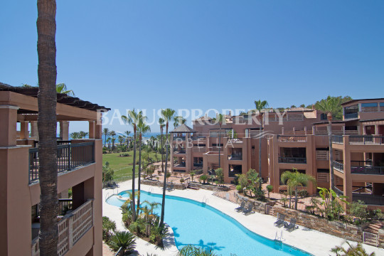 Marbella - Puerto Banus, New beachfront ground floor duplex for sale in San Pedro Alcantara
