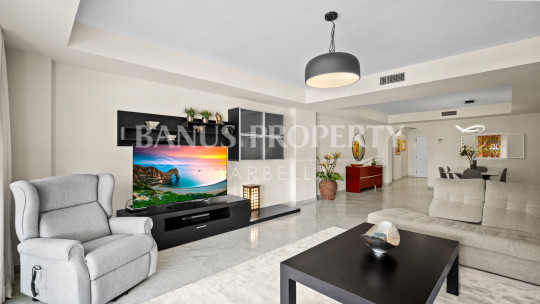 Marbella - Puerto Banus, Spacious apartment in Playas del Duque