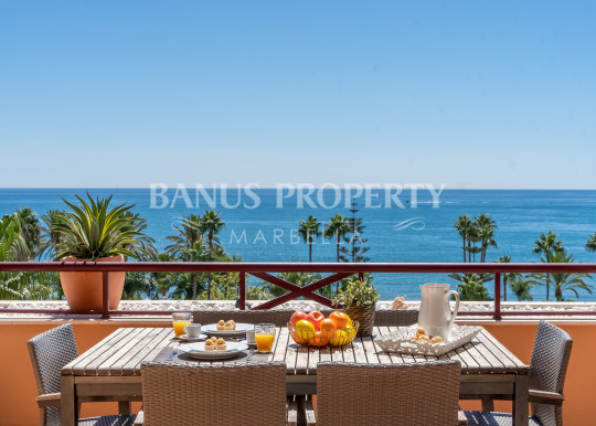 Estepona, Enjoy the sea breeze from this exceptional frontline beach penthouse in Riviera Andaluza- Estepona
