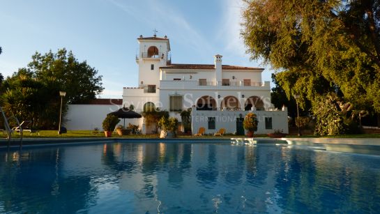 Detached house of Andalusian rustic design .