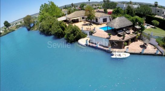 Villa junto al embalse con piscina privada