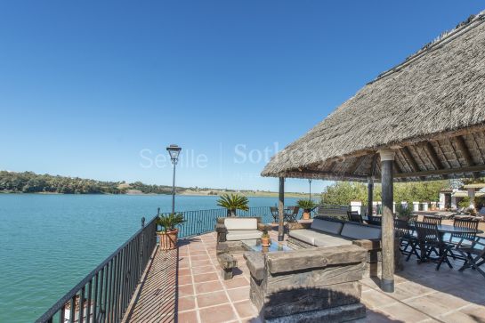 Villa junto al embalse con piscina privada