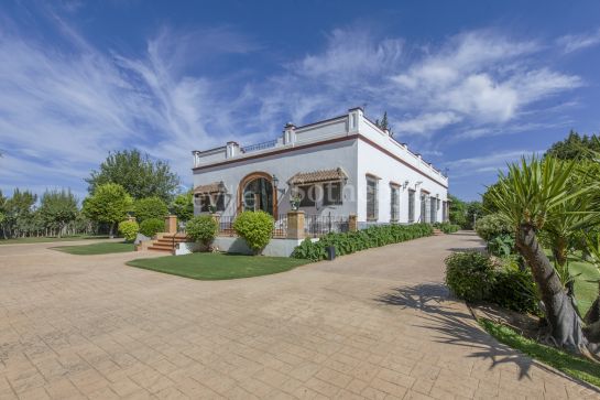 Unique villa on an exceptional plot of 8,000 meters