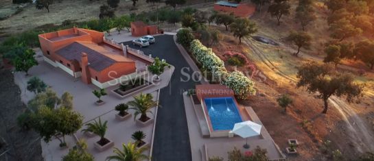 Exclusiva Finca y Casa Rural en el corazón de la Comarca del Andévalo, Huelva.