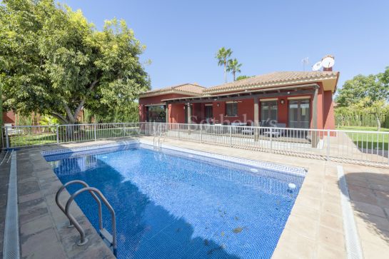 Chalet en urbanización privada en Bormujos