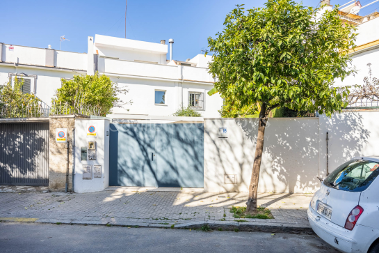 Luminosa y moderna casa en el exclusivo barrio de Bami.