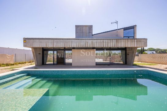 Detached house in the final stages of construction in the La Juliana