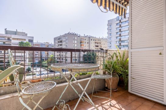 Piso en el Porvenir-Prado con 6 dormitorios, terraza y garaje. A 10 minutos a pie del centro de la ciudad.