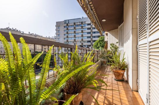 Piso en el Porvenir-Prado con 6 dormitorios, terraza y garaje. A 10 minutos a pie del centro de la ciudad.