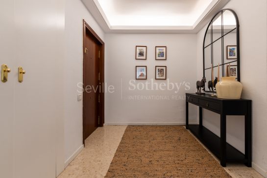 Stunning 4-bedroom apartment with terrace in the centre