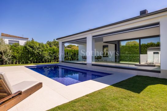 Newly built house with private garden and pool