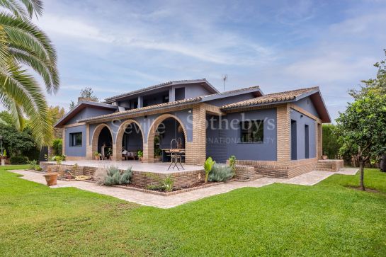 Chalet independiente en urbanización de Torrequinto.