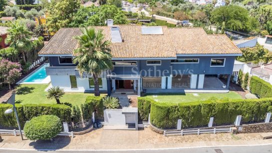 Casa independiente con piscina en la urbanización privada de Las Canteras