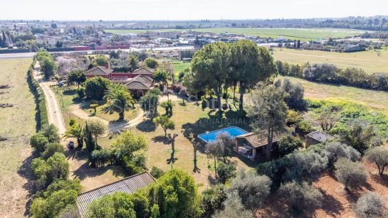 Country estate with farmhouse only 15 minutes from the centre of Seville