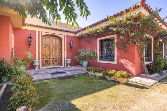 Country estate with farmhouse only 15 minutes from the centre of Seville