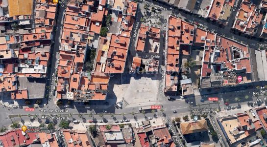 Plot in the center of Los Palacios (Seville) with a building project.