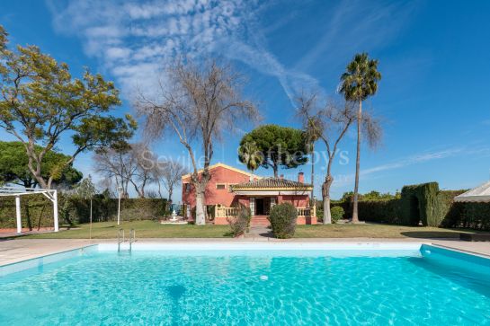 Casa en rentabilidad turística con piscina y pista de tenis en Morón de la Frontera