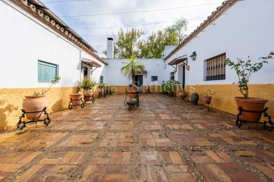 Finca con encanto en Lora del Río